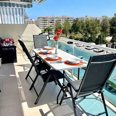 Apartbeach Juncos Residencial Piscinas Y Petanca