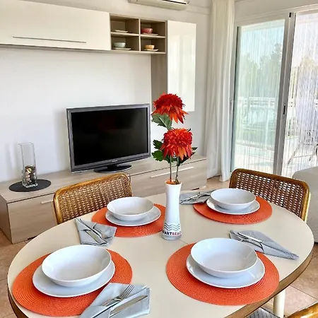Apartbeach Juncos Residencial Piscinas Y Petanca *